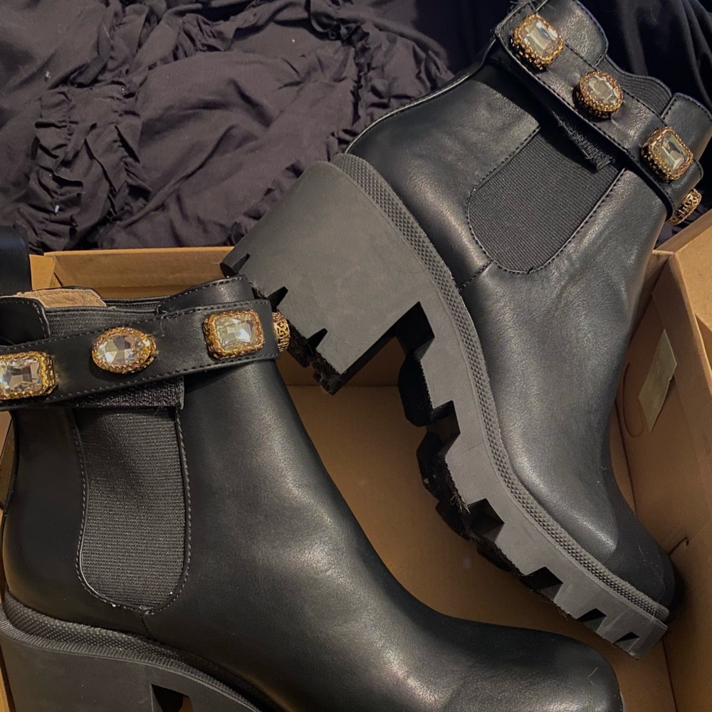 Black Amulet Steven Madden Boots